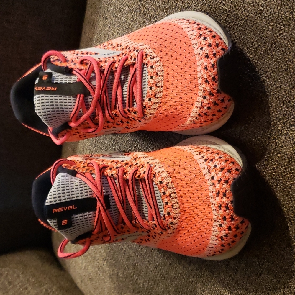 Women's Brooks Revel 3 size 8.5